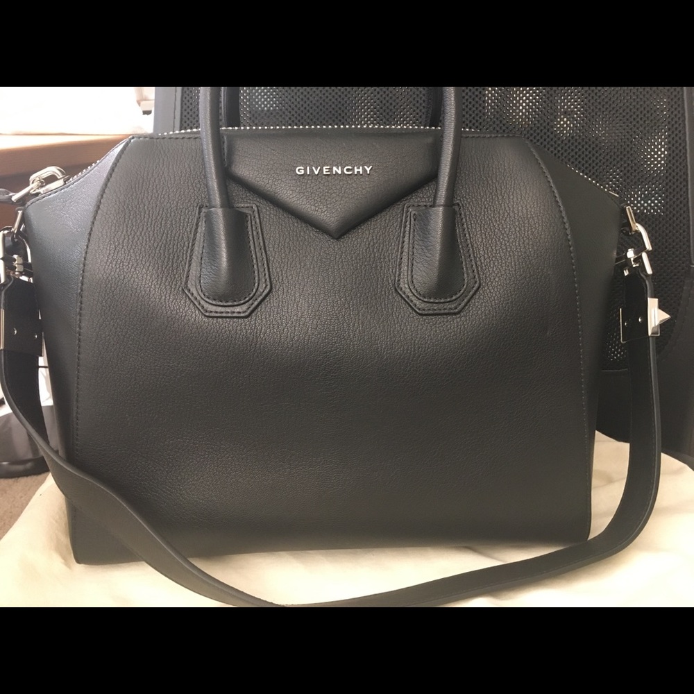 Givenchy Medium Antigona Duffel - Picture 1 of 7